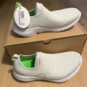 NWT OOFOS OOMG Sport Women Slip-On Sneakers Cosmic Gray Size 9 UK 7 EU 40